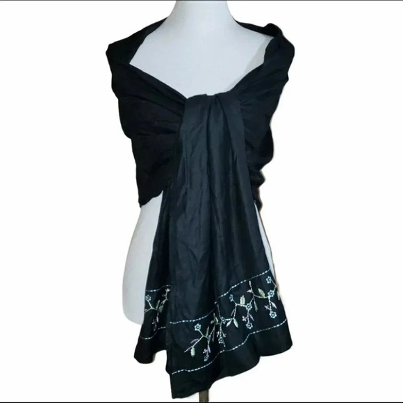Liz Claiborne 100% viscose black‎ embroidery scarf - Picture 2 of 5
